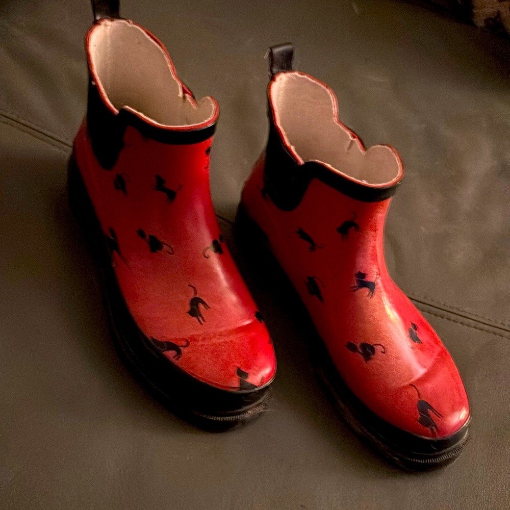 Red with kitties slip on rubber boots.